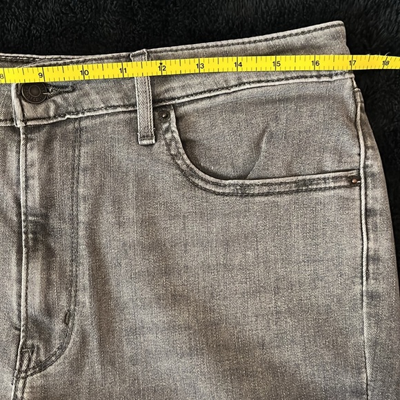 Levi’s High Rise Skinny - Picture 3 of 10